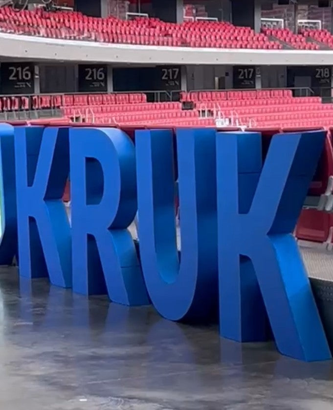 Corpóreos En Diferentes Materiales - B&C